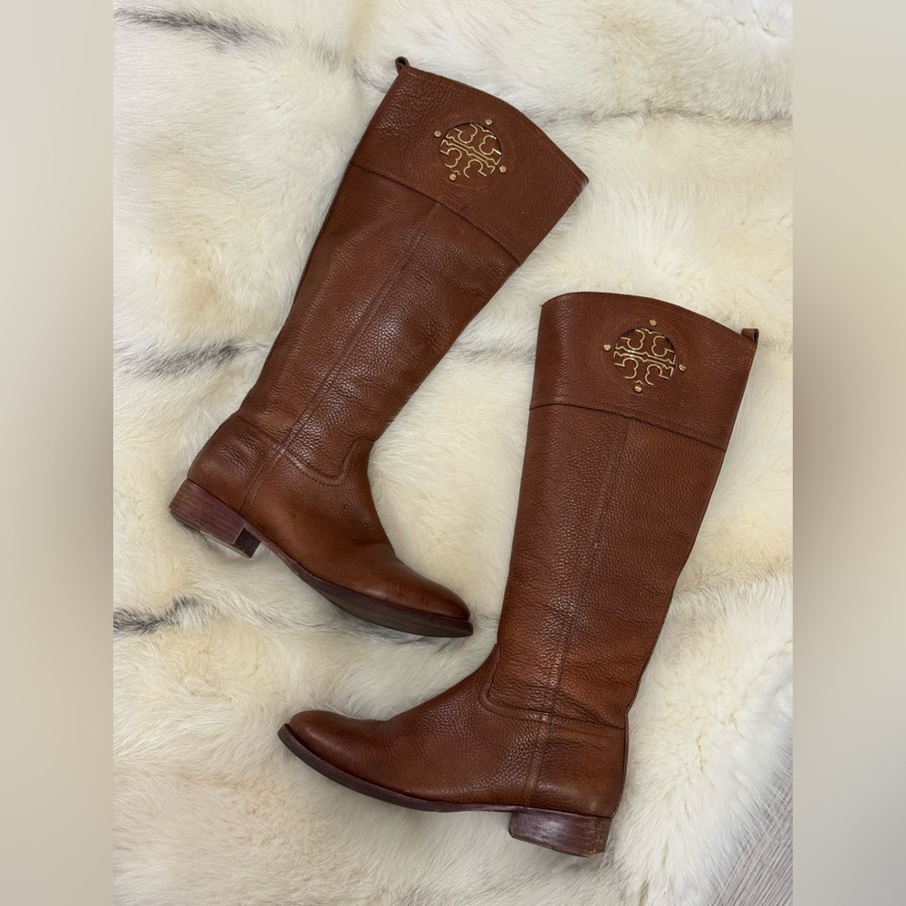 TORY BURCH Kiernan Leather Equestrian Riding Boots Light Brown Tan Logo 7.5 EUC